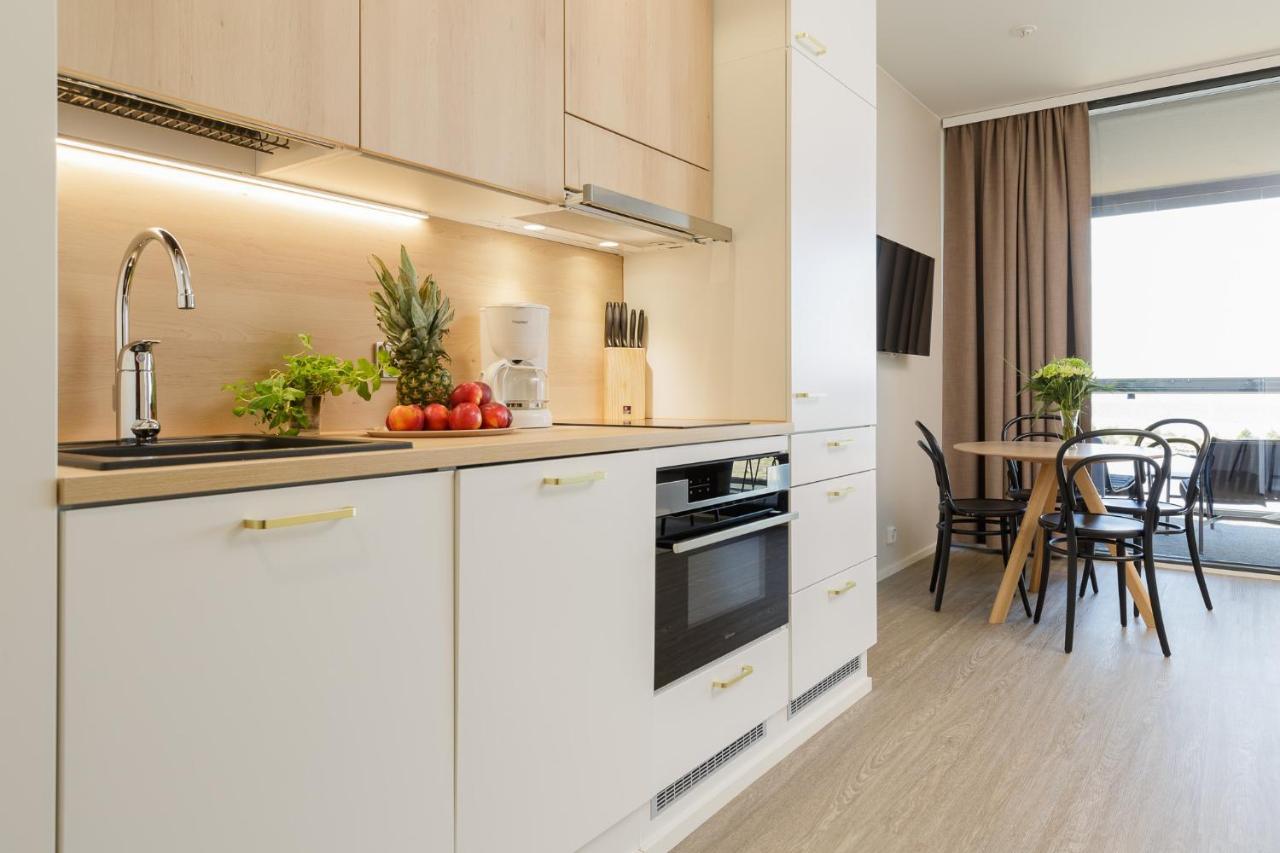 Marina Chalets Studios By Hiekka Booking - Sisaeltaeae Liinavaatteet Ja Loppusiivouksen Kalajoki Rum bild