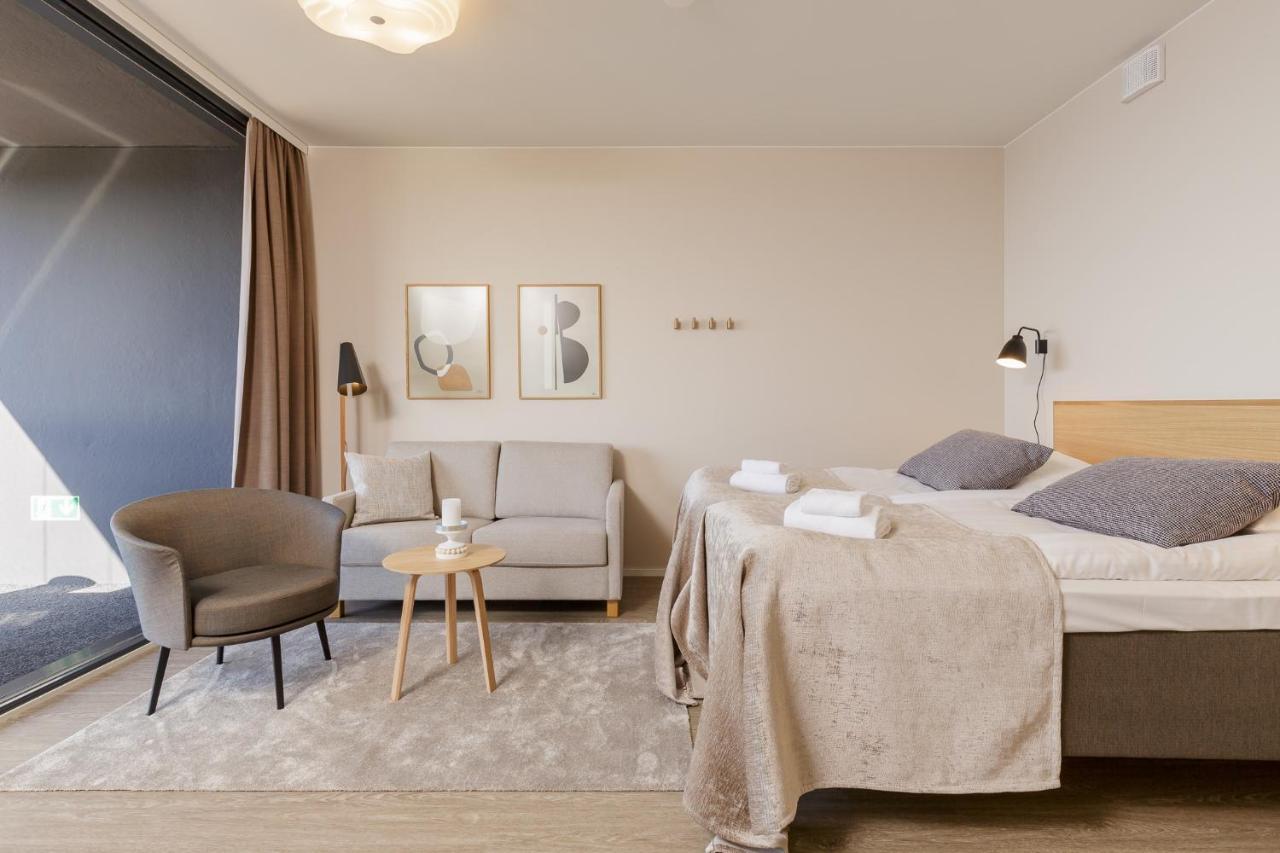 Marina Chalets Studios By Hiekka Booking - Sisaeltaeae Liinavaatteet Ja Loppusiivouksen Kalajoki Rum bild